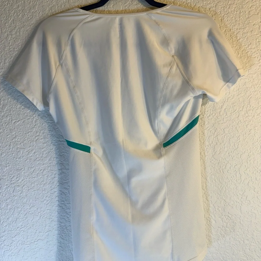 Nike Dri-FIT V-neck short-sleeve athletic top‎ white with teal. Size M